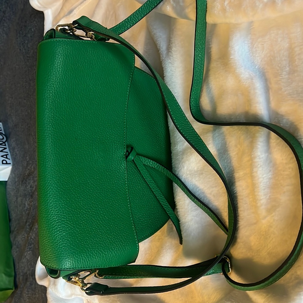 💯% Italian leather green shoulder or crossbody bag